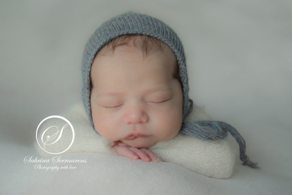 newbornsessie photography with love